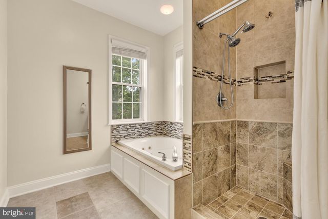 8604 WOODLAWN CT, Alexandria, VA 22309