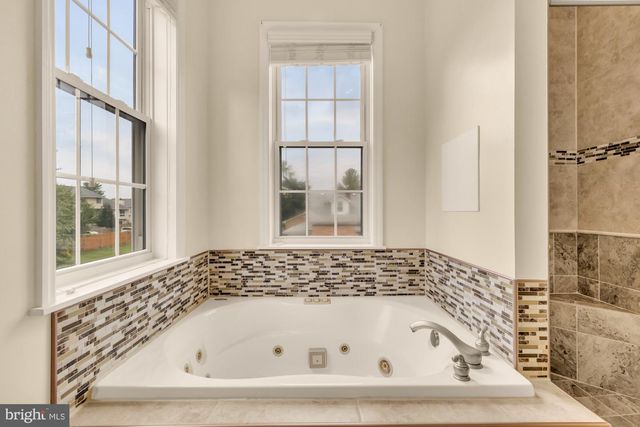 8604 WOODLAWN CT, Alexandria, VA 22309