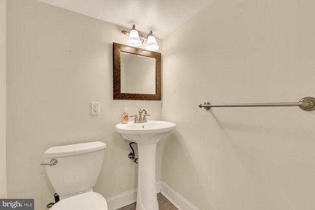 8604 WOODLAWN CT, Alexandria, VA 22309