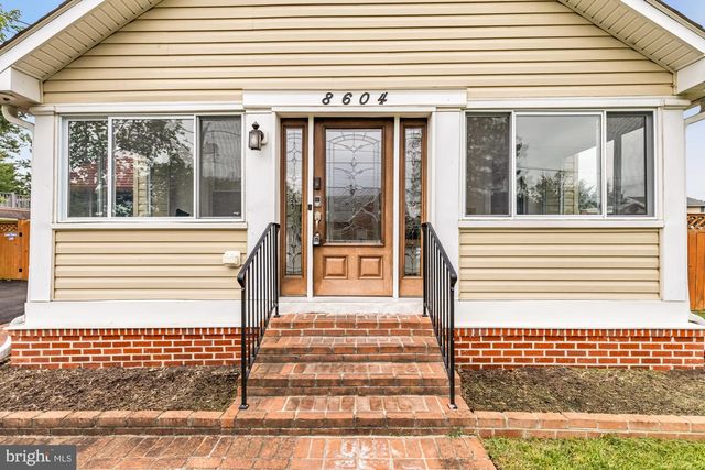 8604 WOODLAWN CT, Alexandria, VA 22309