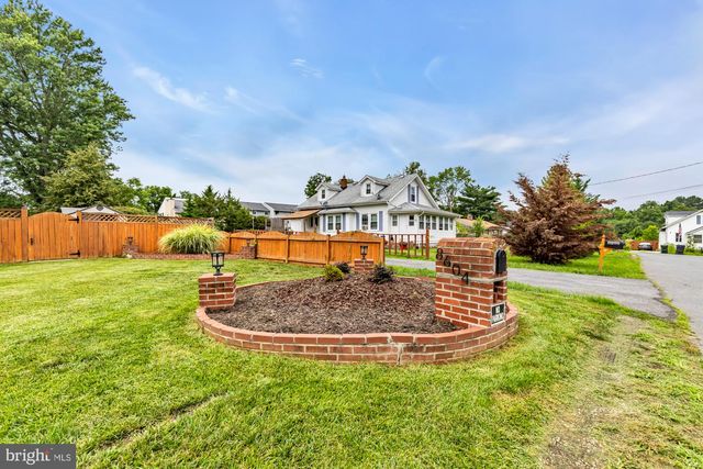 8604 WOODLAWN CT, Alexandria, VA 22309