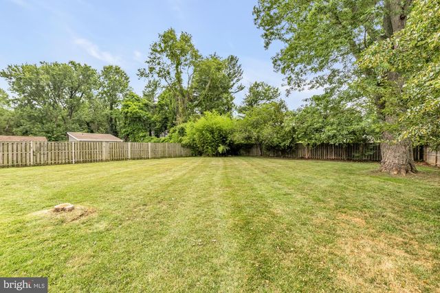 8604 WOODLAWN CT, Alexandria, VA 22309