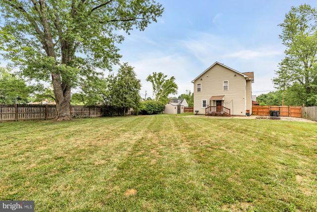 8604 WOODLAWN CT, Alexandria, VA 22309
