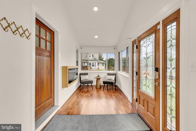 8604 WOODLAWN CT, Alexandria, VA 22309