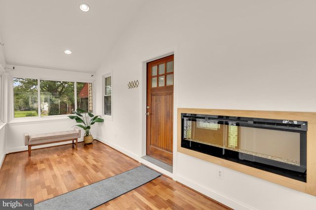 8604 WOODLAWN CT, Alexandria, VA 22309