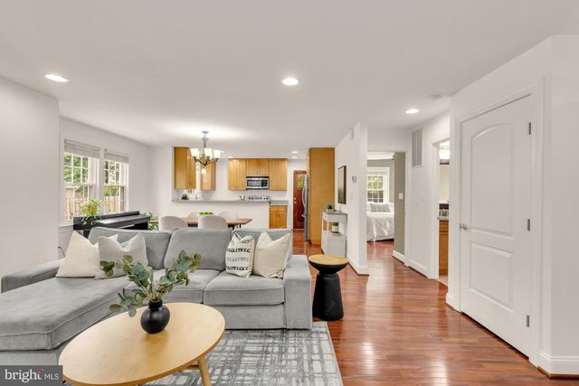 8604 WOODLAWN CT, Alexandria, VA 22309