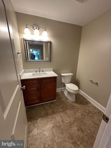 212 FALCON TRL, Winchester, VA 22602