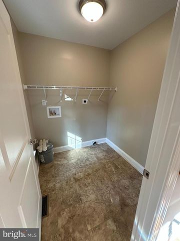 212 FALCON TRL, Winchester, VA 22602