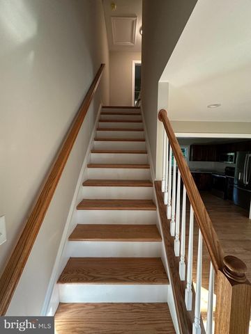 212 FALCON TRL, Winchester, VA 22602