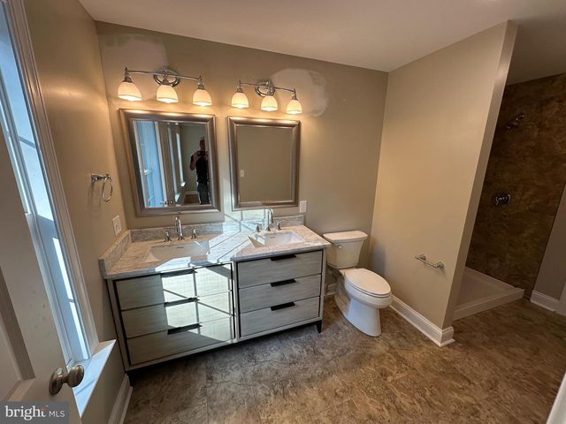 212 FALCON TRL, Winchester, VA 22602