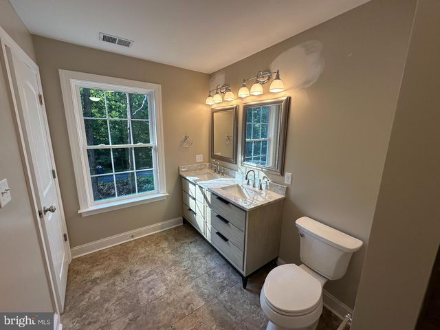 212 FALCON TRL, Winchester, VA 22602