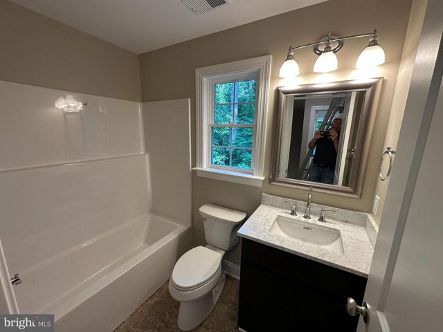 212 FALCON TRL, Winchester, VA 22602