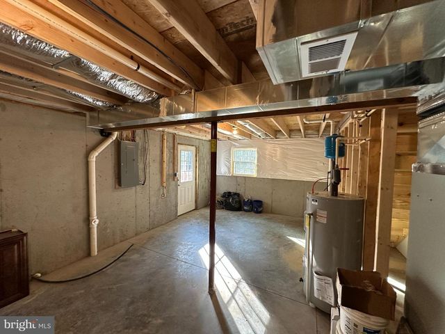212 FALCON TRL, Winchester, VA 22602