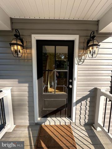 212 FALCON TRL, Winchester, VA 22602