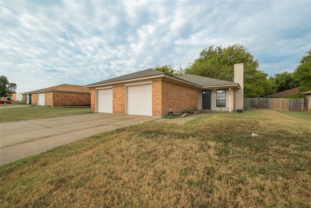 804 White Rock Street, Saginaw, TX 76179