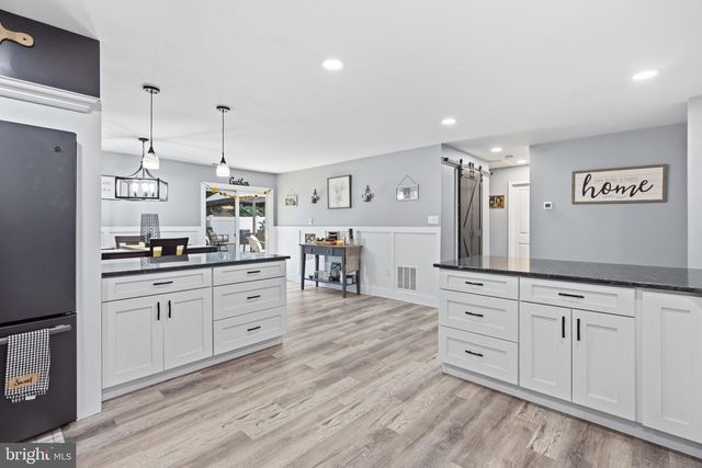32 ORCHARD LN, Levittown, PA 19055