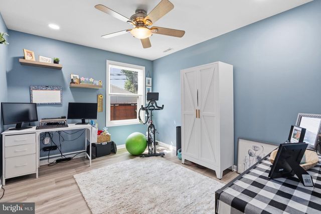 32 ORCHARD LN, Levittown, PA 19055
