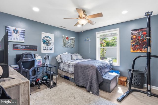 32 ORCHARD LN, Levittown, PA 19055