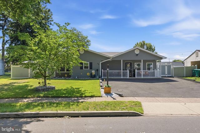32 ORCHARD LN, Levittown, PA 19055