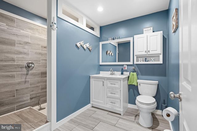 32 ORCHARD LN, Levittown, PA 19055