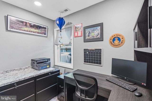 32 ORCHARD LN, Levittown, PA 19055