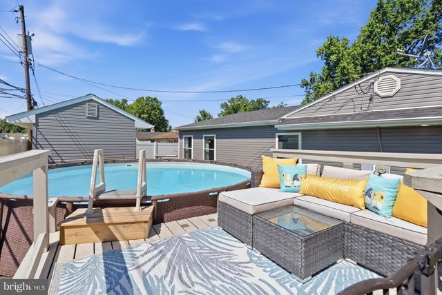 32 ORCHARD LN, Levittown, PA 19055