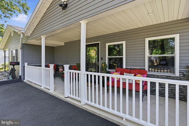 32 ORCHARD LN, Levittown, PA 19055