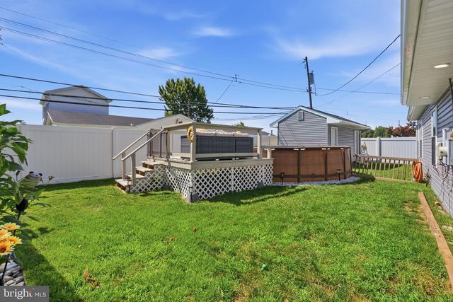 32 ORCHARD LN, Levittown, PA 19055