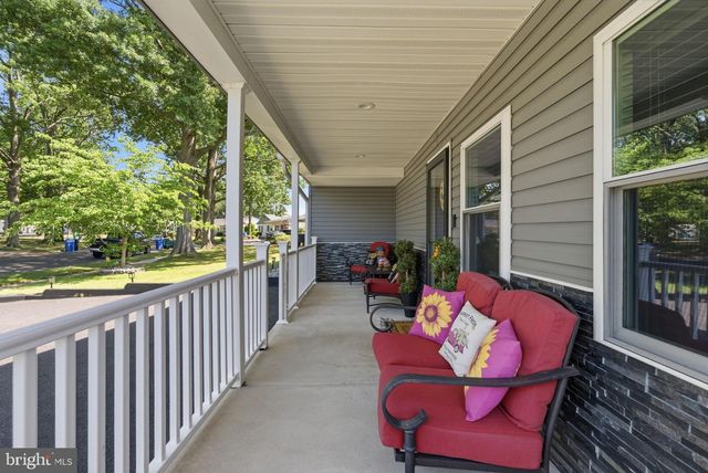 32 ORCHARD LN, Levittown, PA 19055
