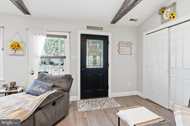 32 ORCHARD LN, Levittown, PA 19055