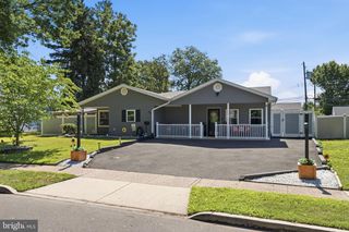 32 ORCHARD LN, Levittown, PA 19055