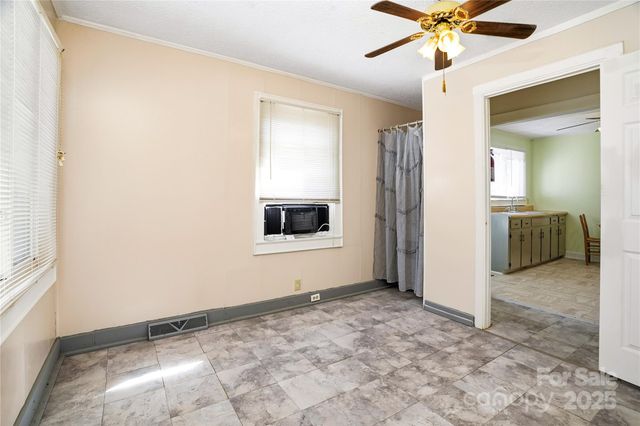 116 E Boston Avenue, Bessemer City, NC 28016