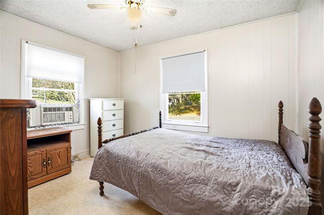 116 E Boston Avenue, Bessemer City, NC 28016