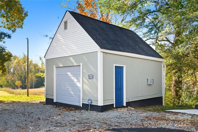 116 E Boston Avenue, Bessemer City, NC 28016