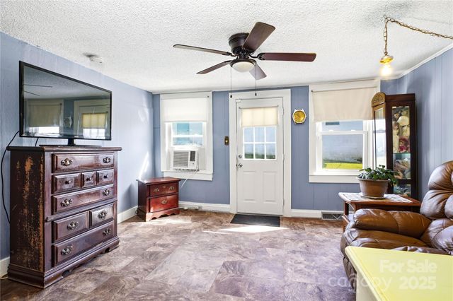 116 E Boston Avenue, Bessemer City, NC 28016