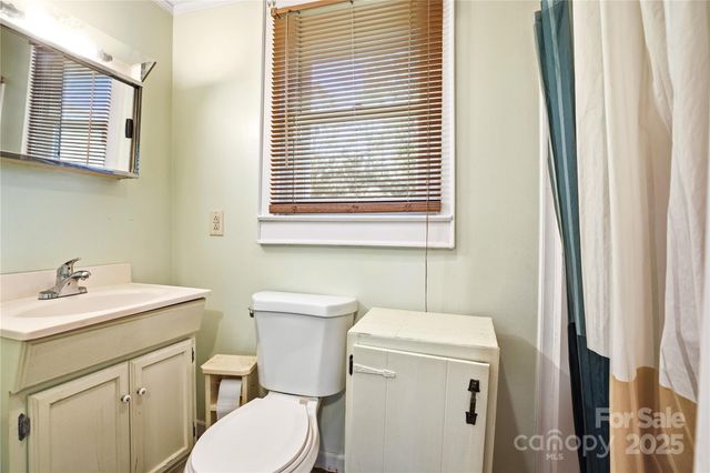 116 E Boston Avenue, Bessemer City, NC 28016