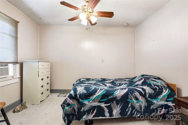 116 E Boston Avenue, Bessemer City, NC 28016