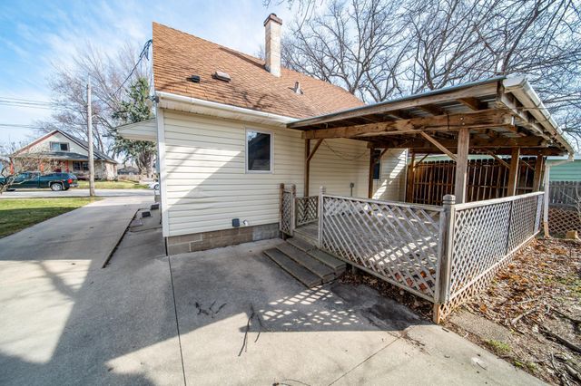 1228 4th St NE, Rochester, MN 55906