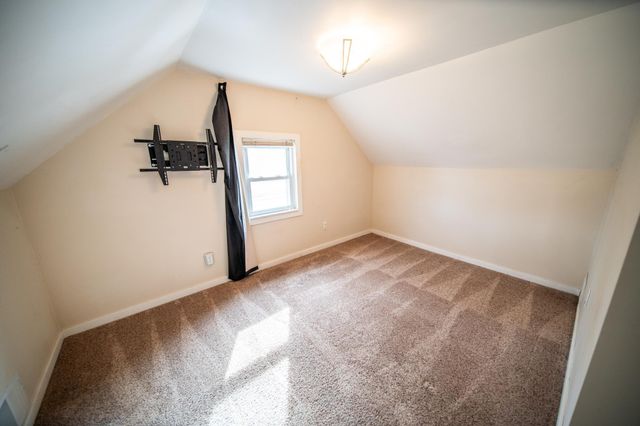 1228 4th St NE, Rochester, MN 55906