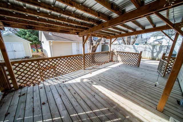 1228 4th St NE, Rochester, MN 55906