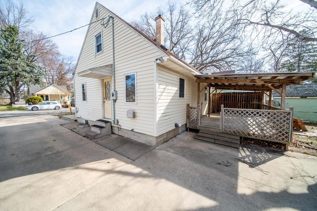 1228 4th St NE, Rochester, MN 55906