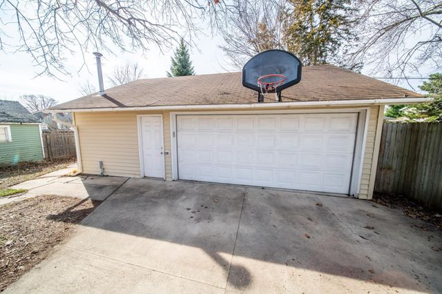 1228 4th St NE, Rochester, MN 55906