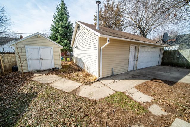 1228 4th St NE, Rochester, MN 55906