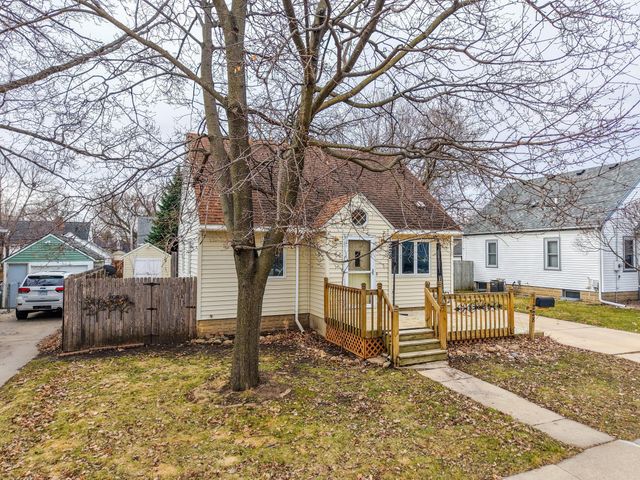 1228 4th St NE, Rochester, MN 55906