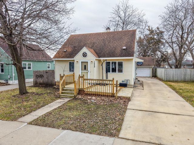 1228 4th St NE, Rochester, MN 55906