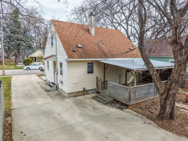 1228 4th St NE, Rochester, MN 55906