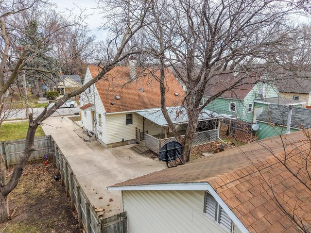 1228 4th St NE, Rochester, MN 55906