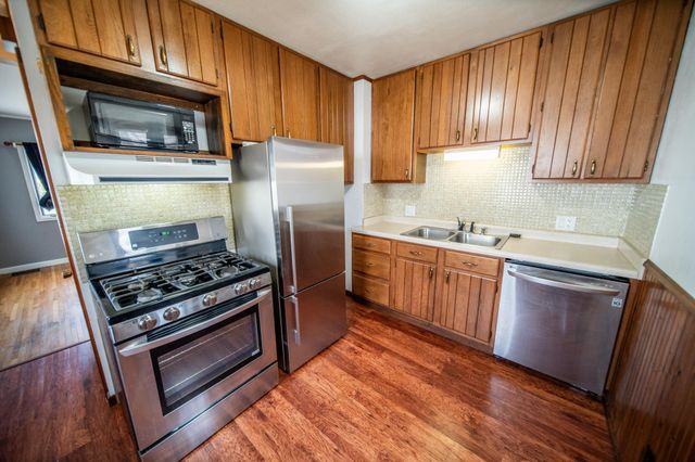 1228 4th St NE, Rochester, MN 55906