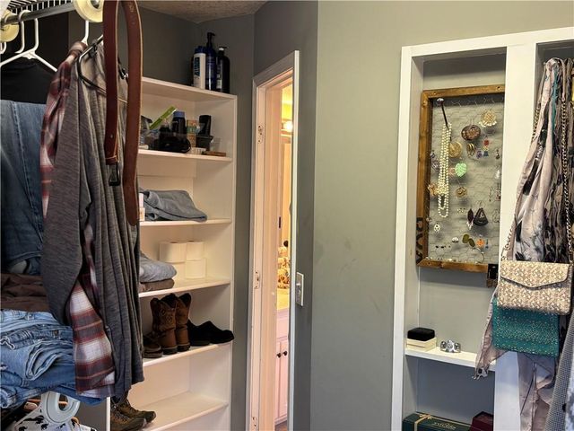 908 N 2nd St Street E, Louisburg, KS 66053