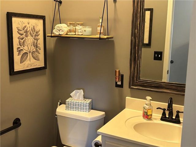 908 N 2nd St Street E, Louisburg, KS 66053